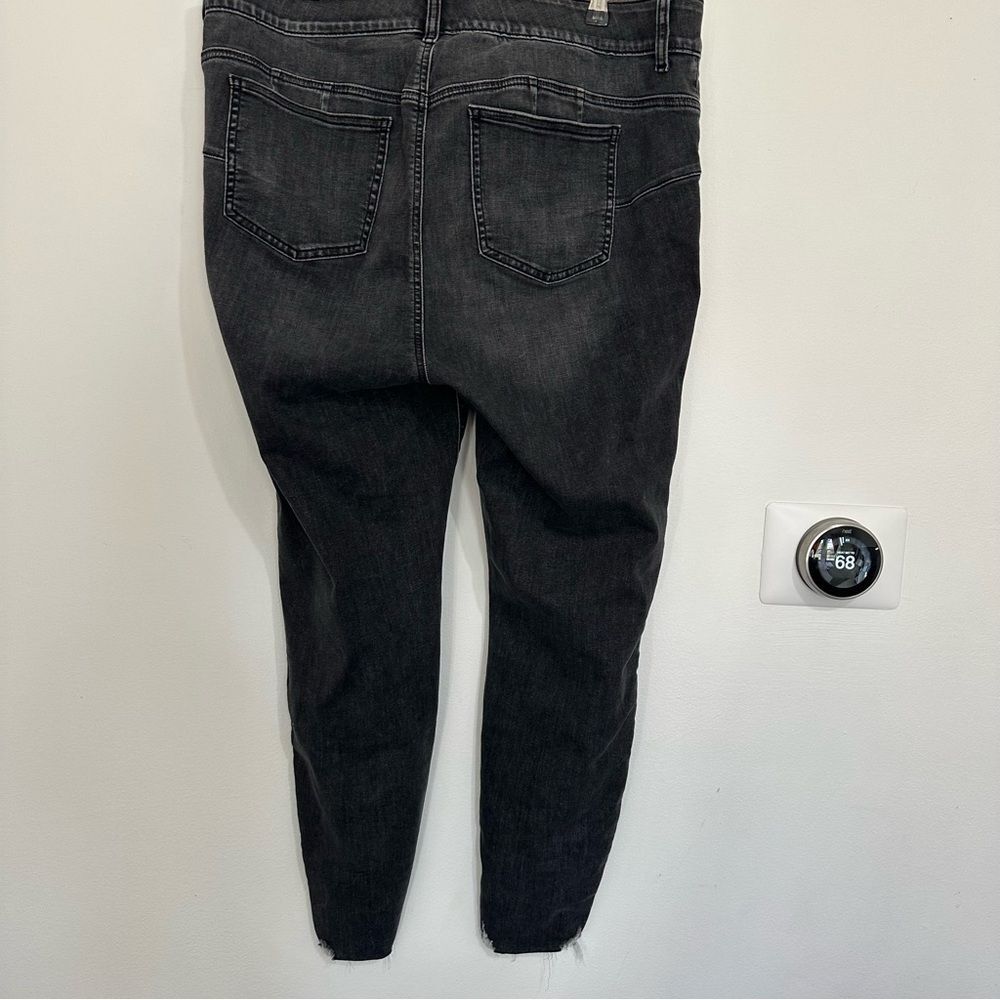 Torrid Bombshell Skinny Gray Raw‎ Hem Distressed Jeans 20R - Picture 6 of 6
